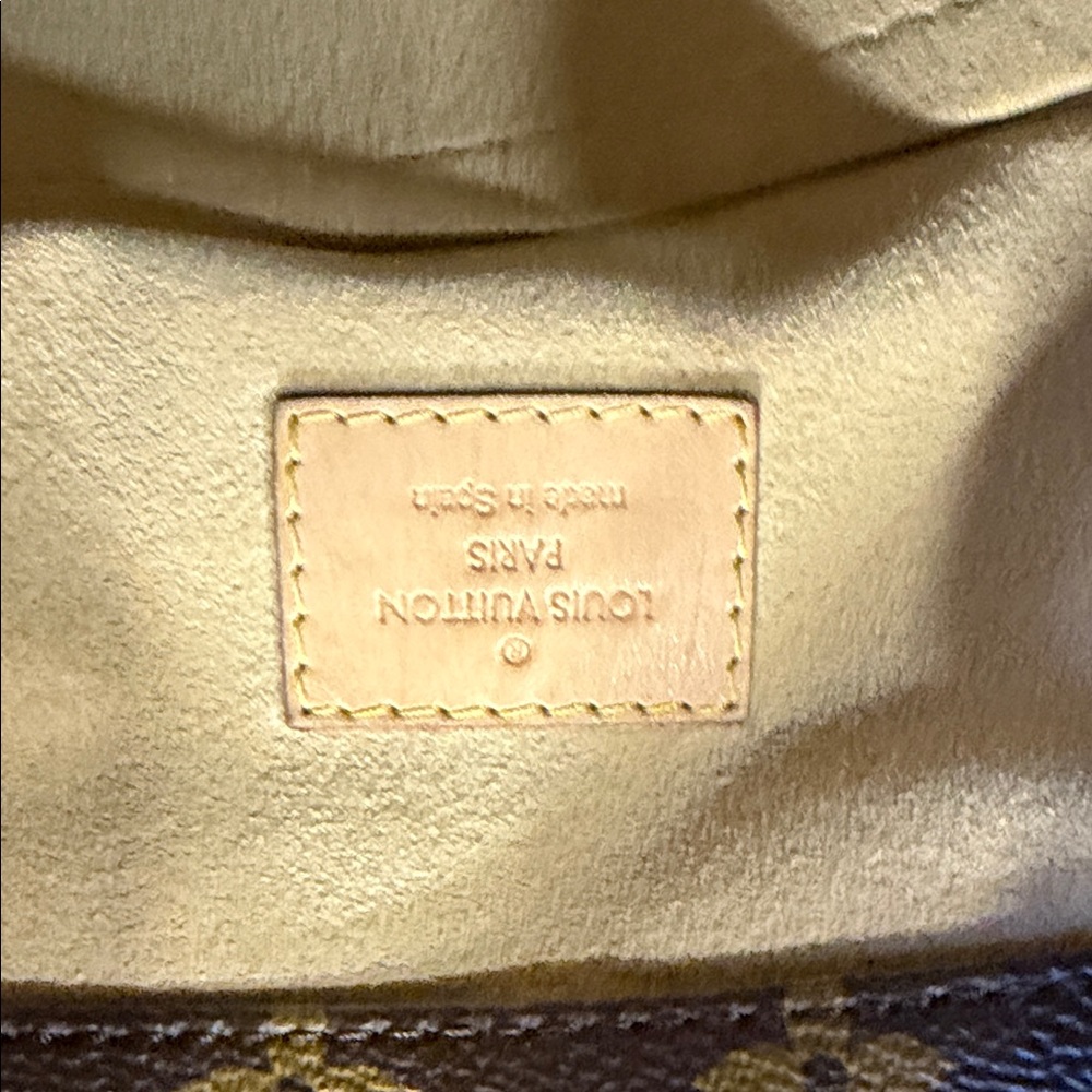 Louis Vuitton Monogram Canvas Detail - Brown with Gold Hardware - Picture 10 of 16